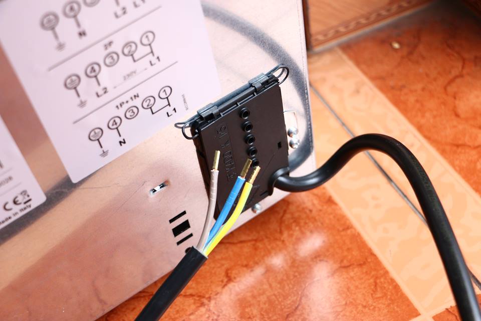 dây điện của bếp 